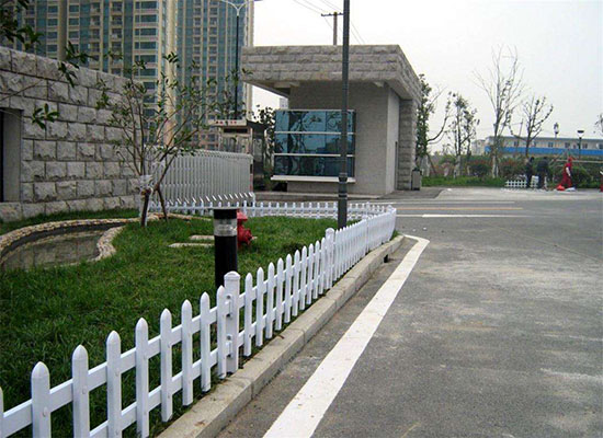 pvc草坪護欄.jpg pvc草坪護欄.jpg